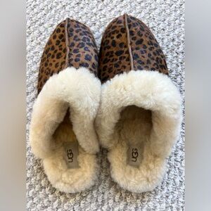 UGG Women's Tan Leopard Slippers